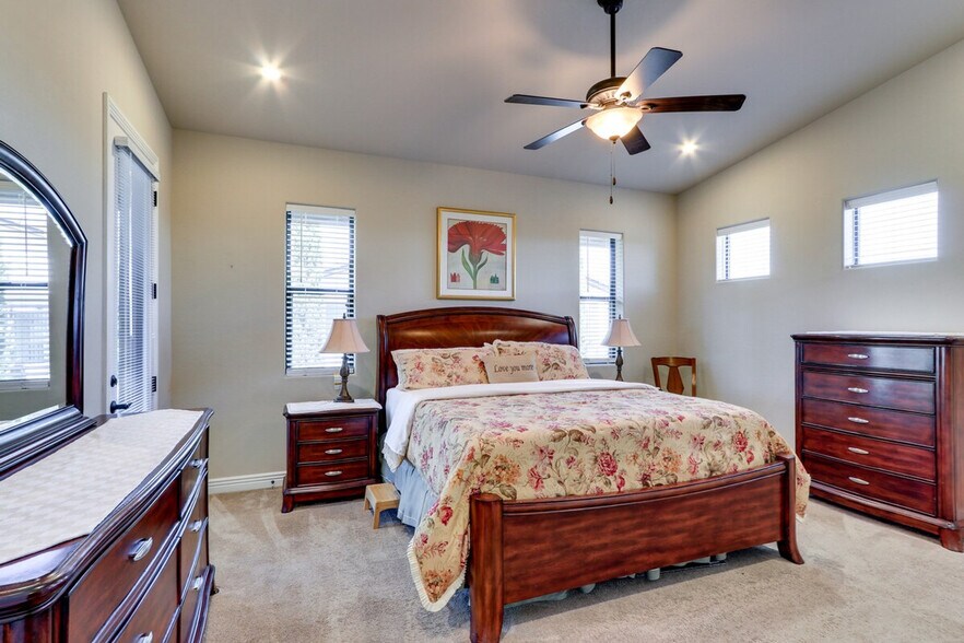 Building Photo - 2514 N Snead Dr