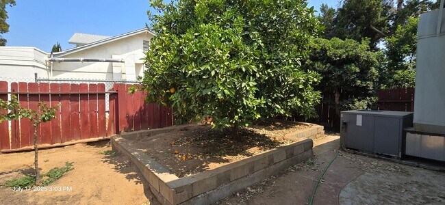 Building Photo - 2051 Rancho Dr
