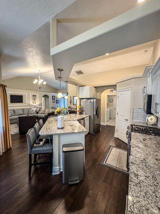 Building Photo - 5483 N Black Sand Ave