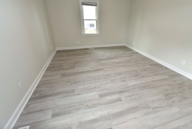 Building Photo - 505 E Birchwood Dr