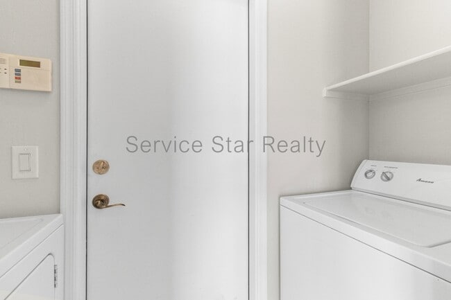 Building Photo - 2129 E Huntington Dr