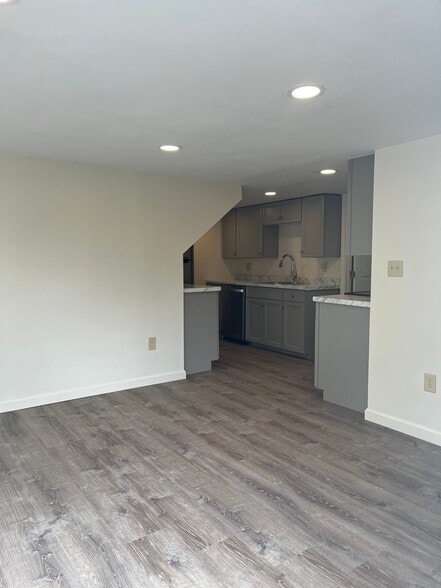 Building Photo - 14 Myrica Ave