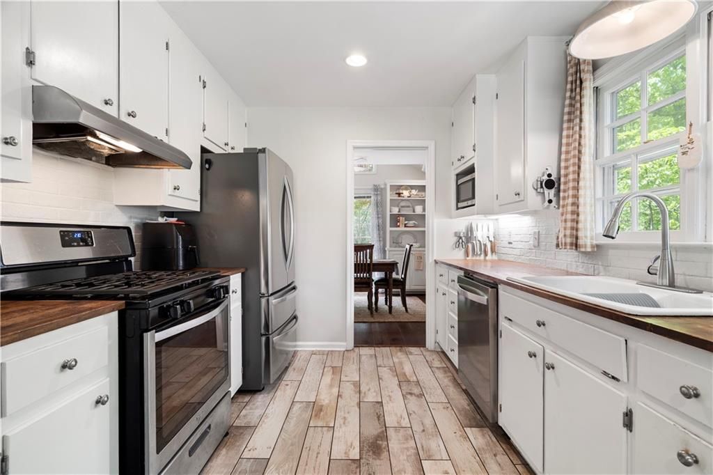 Building Photo - 179 Mt Calvary Rd