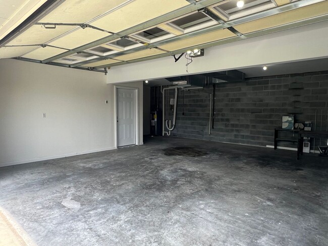 Building Photo - 3 bedroom / 2 bath + den located in Jonesb...