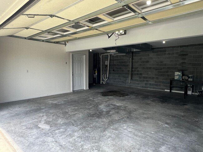 Building Photo - 3 bedroom / 2 bath + den located in Jonesborough