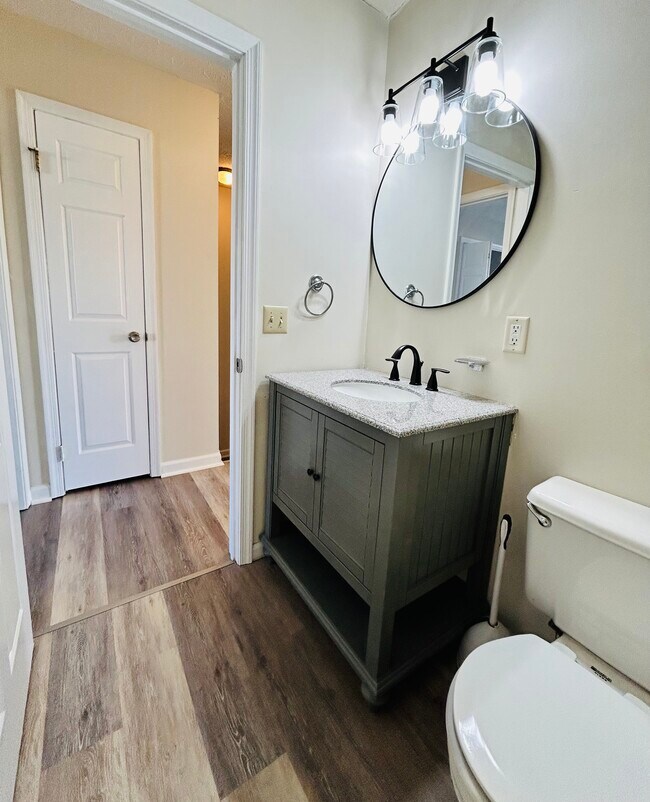 Full Bath - 508 Yorktowne Pl