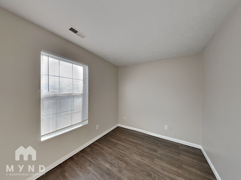 Building Photo - 3742 Caroline Ave