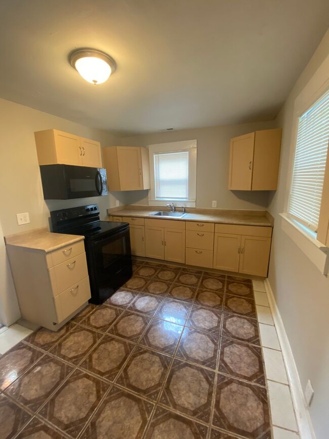 Building Photo - Remodeled 2 bed / 1 bath in Beaumont Villa...