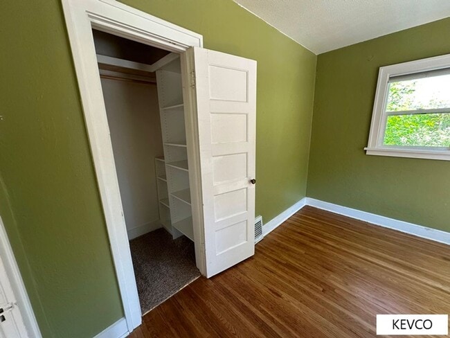 Building Photo - 115 Sylvan Ct