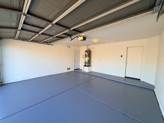 Building Photo - 6061 E Rochelle St