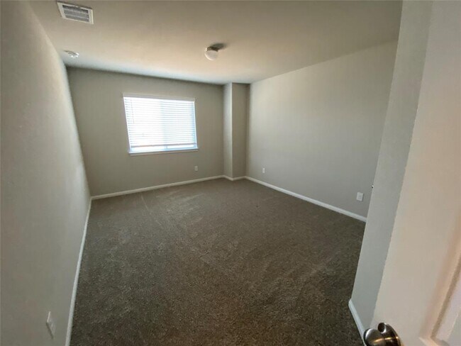 Building Photo - 2702 Hoffman Ln