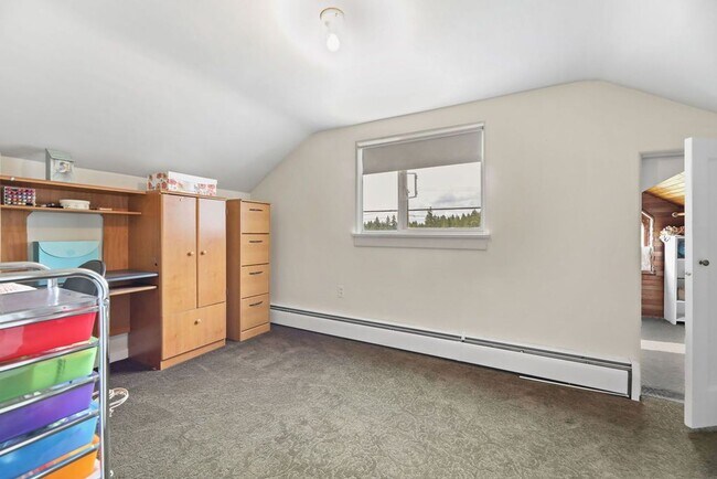 Building Photo - Snohomish Timeless Classic Rental Home