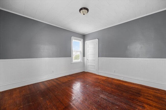 Building Photo - 646 Birch St