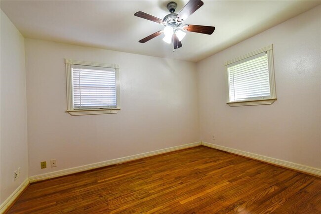 Building Photo - 10518 Hazelhurst Dr