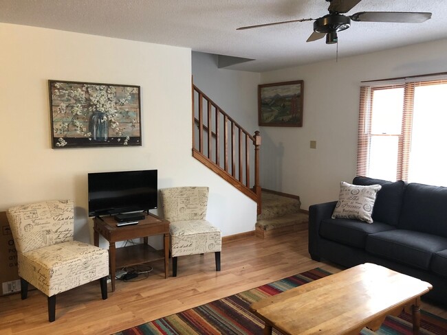 Building Photo - **SCHOOL YEAR RENTAL-TWO STUDENT MAX** AVAILABLE MID-AUGUST TO MID-MAY