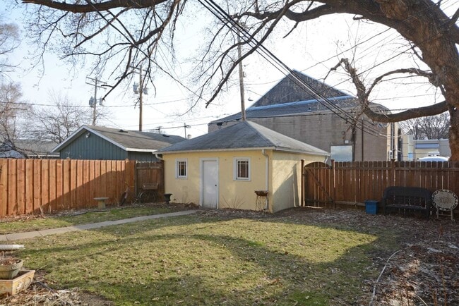 Building Photo - 4815-4817 Columbus Ave S