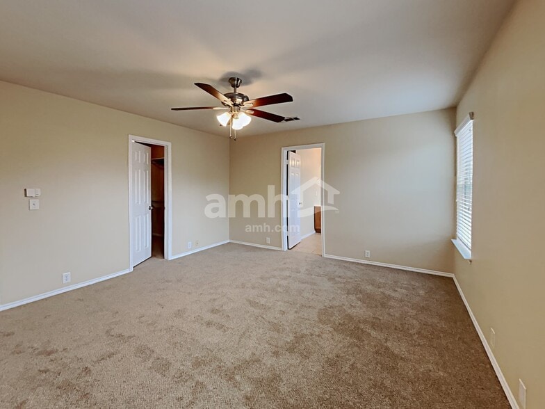 Building Photo - 3002 Marigold Dr