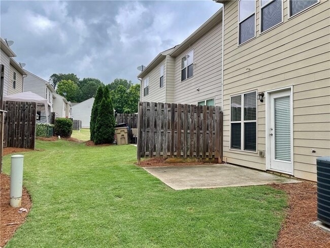 Building Photo - 2660 Maple Leaf Terrace