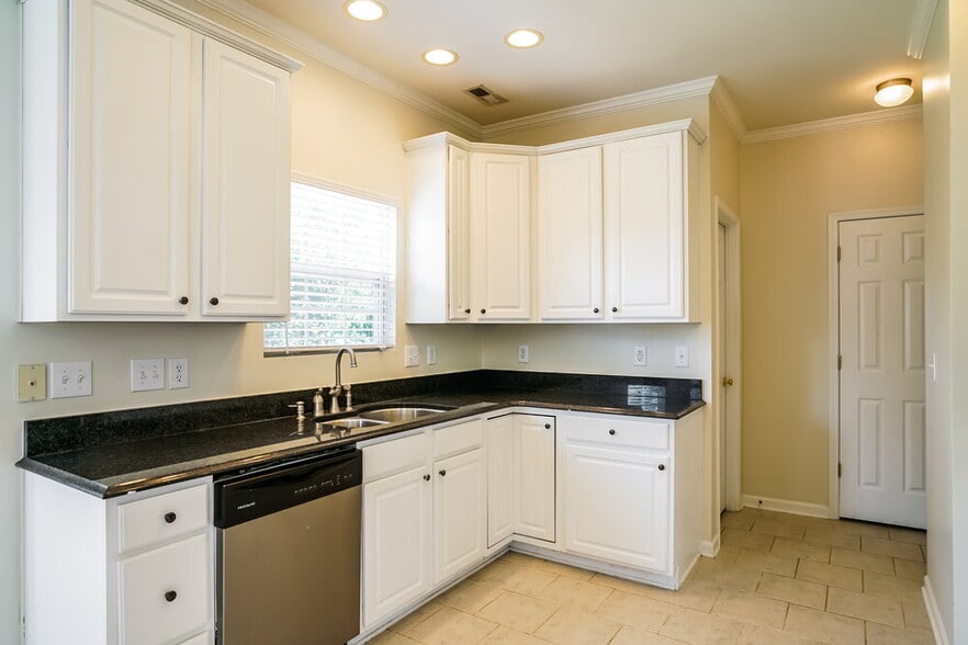 Building Photo - 813 Stackhurst Way