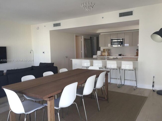 Building Photo - 2600 E Hallandale Beach Blvd