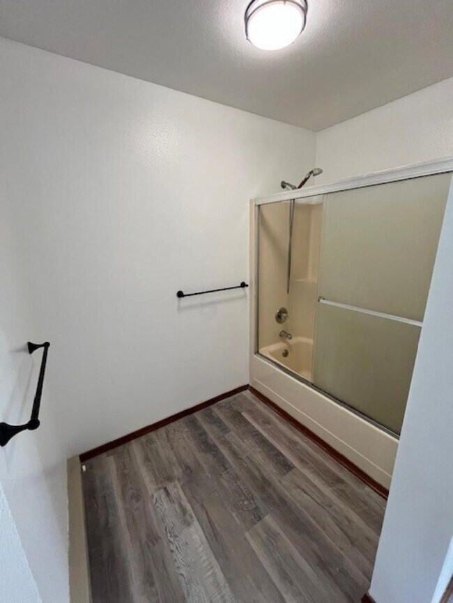 Building Photo - 3 bedroom in Des Moines WA 98168