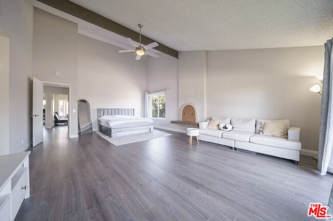 Building Photo - 2040 Woodbriar Ct