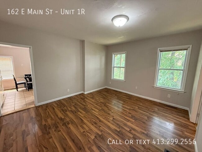 Primary Photo - 162 E Main St