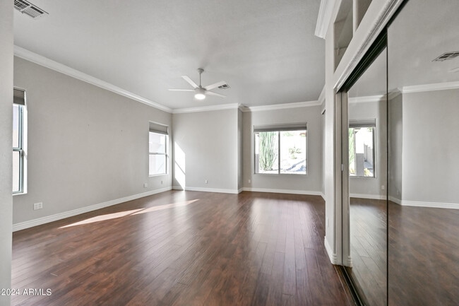 Building Photo - 6520 W Robin Ln