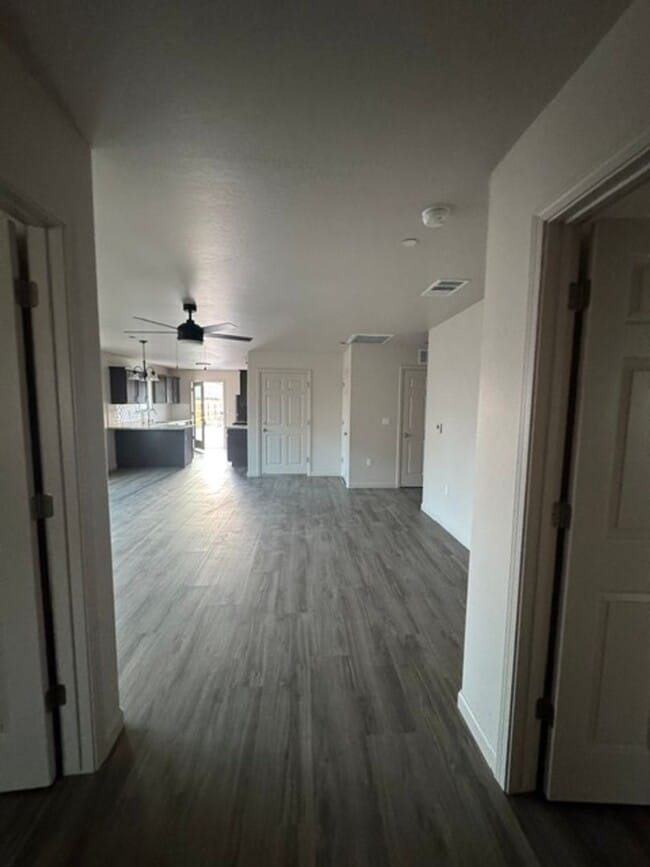 Building Photo - 2395 Oakmont Cir