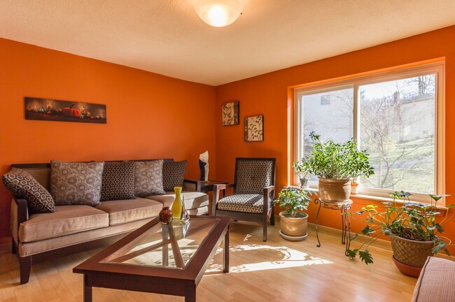 Building Photo - Beautiful 4 Bed 3.5 Bath On Cul De Sac In ...