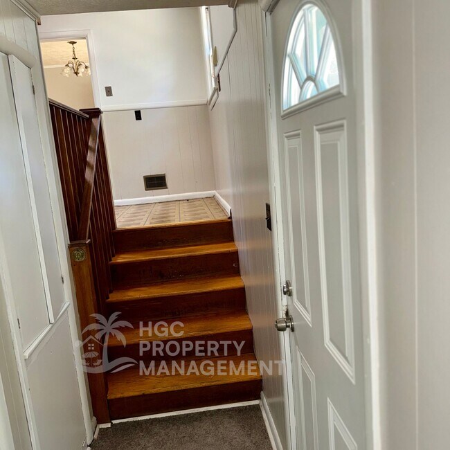 Building Photo - 5 Castlewood Dr