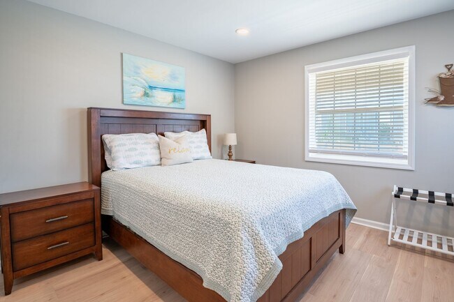 Building Photo - PERFECT OFF-SEASON BEACH GETAWAY