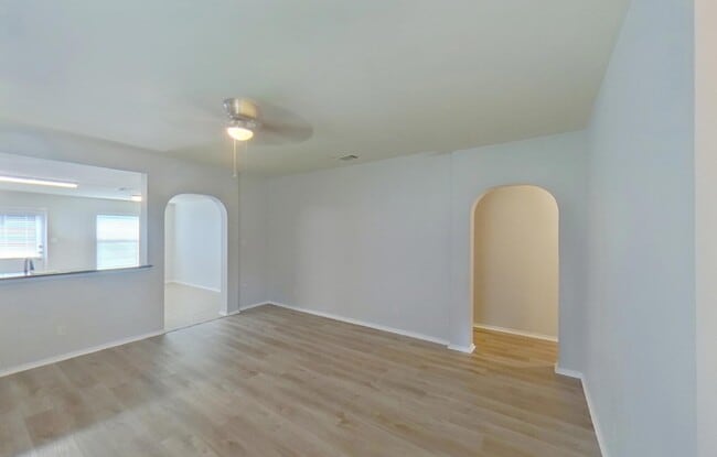 Building Photo - Move in ready