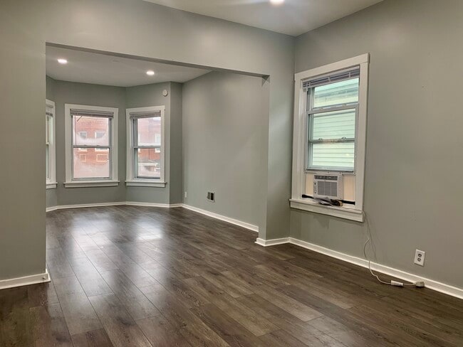 Building Photo - 3547 W Diversey Ave