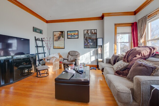 Building Photo - 5306 W Roscoe St