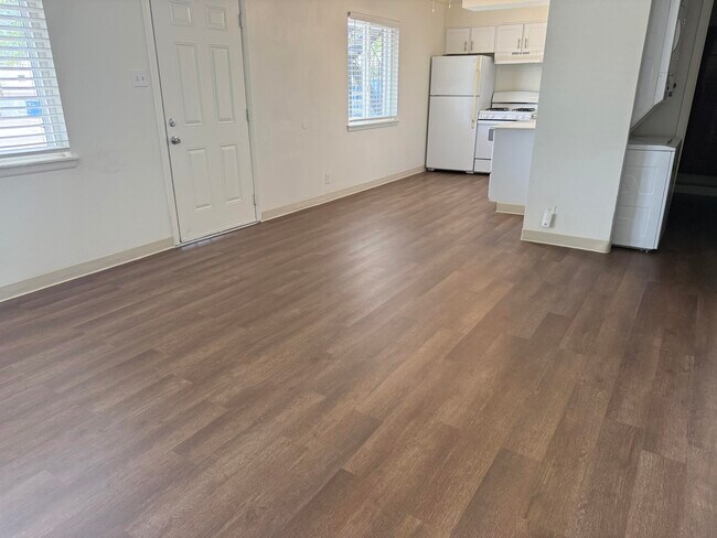 Building Photo - 3908 Ortiz Ct NE