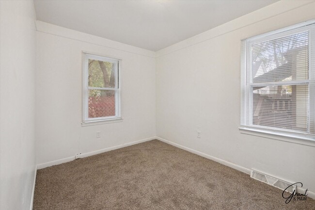 Building Photo - $1,100 Warren bungalow