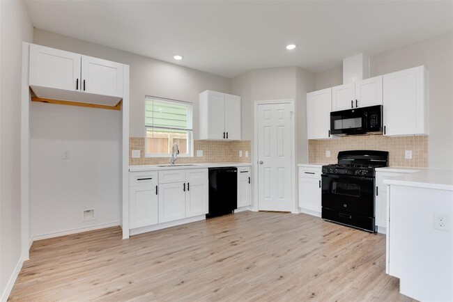 Building Photo - 8202 Homewood Ln