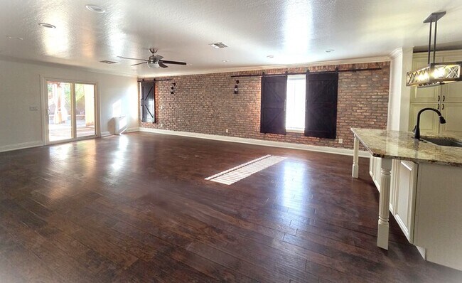 Building Photo - Stunning upgraded 4-bedroom 2-bathroom home