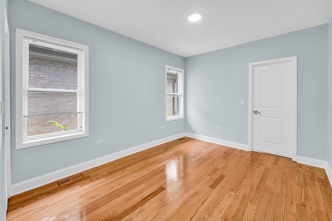 Building Photo - 1115 N Taylor Ave