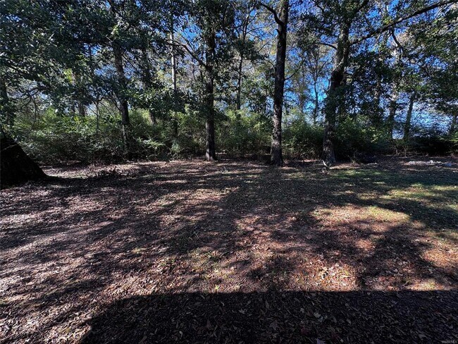 Building Photo - 1560 W County Rd