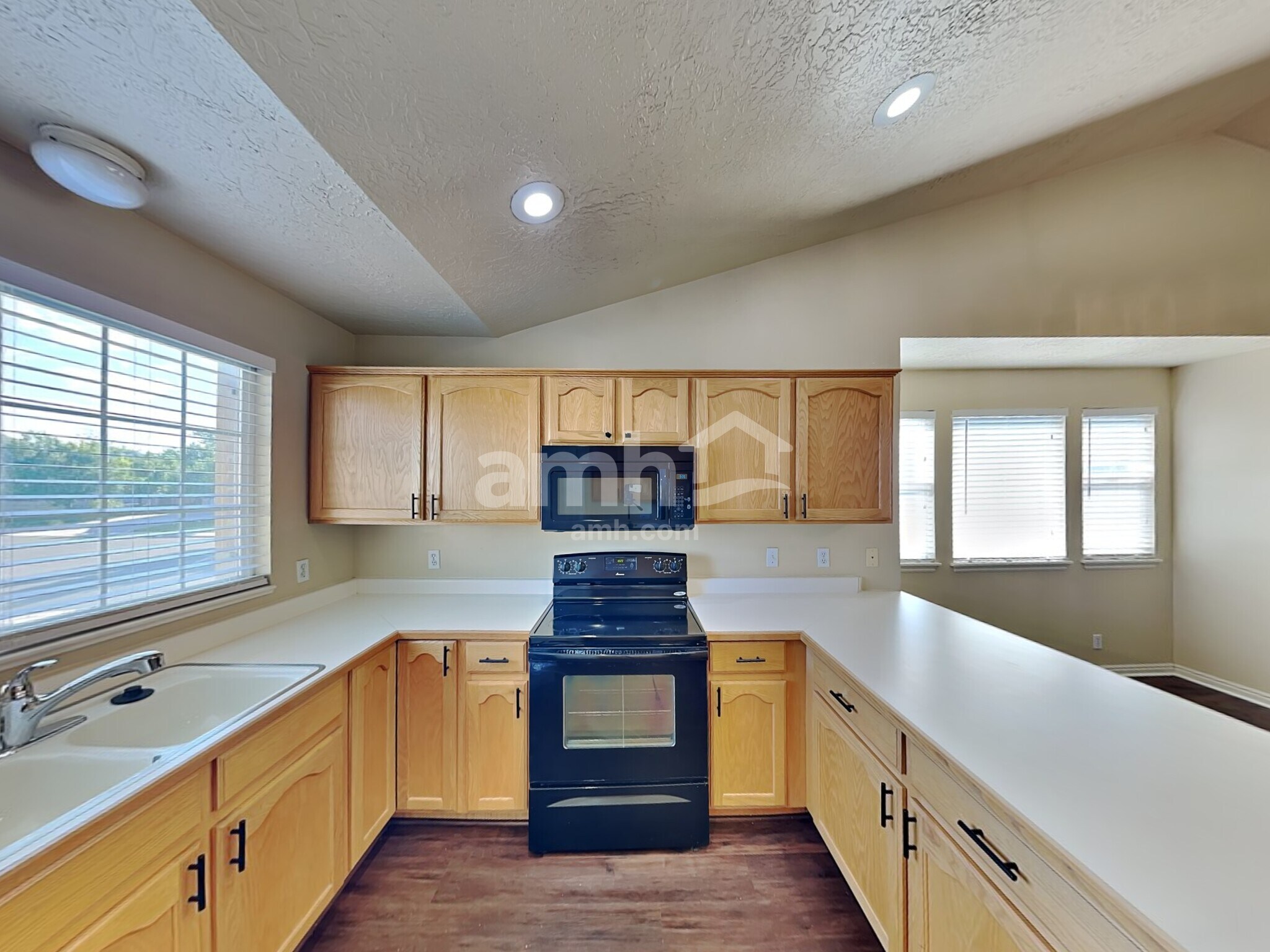 Building Photo - 4525 W Lake Breeze Ln