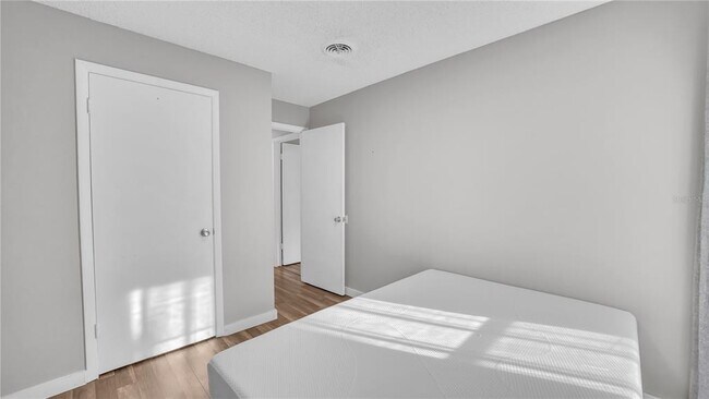 Building Photo - 501 E Bay Dr