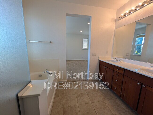 Building Photo - 564 Primitivo Ct