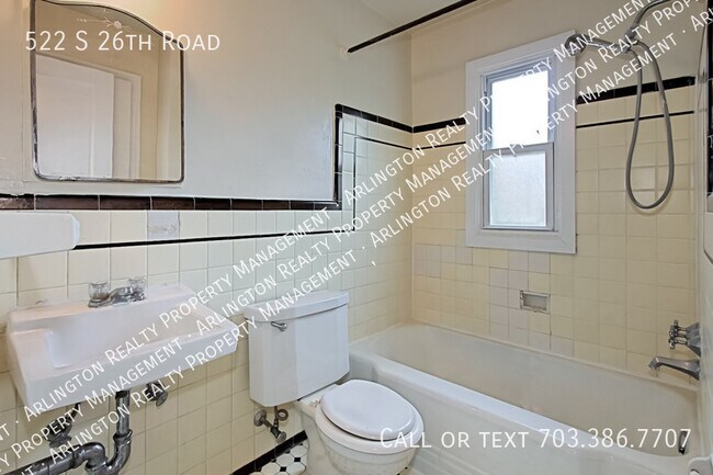 Building Photo - 522 S 26th Rd