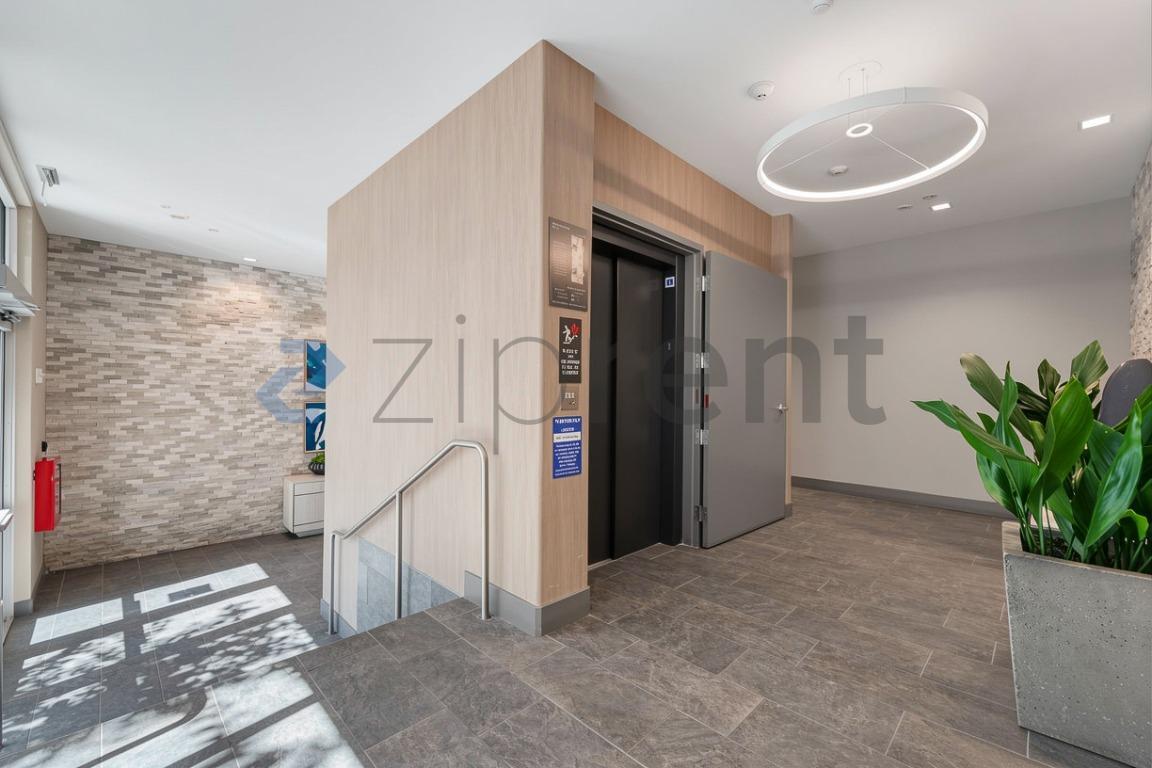 Building Photo - Unit 407