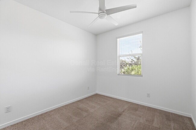 Building Photo - 13300 N 141st Ln