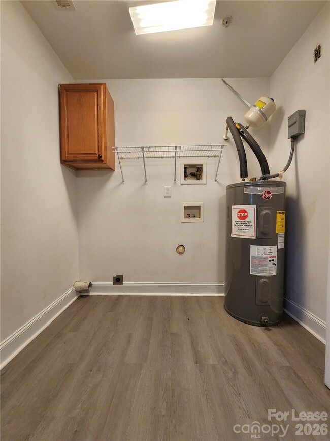 Building Photo - 1607 Parkdale Ave