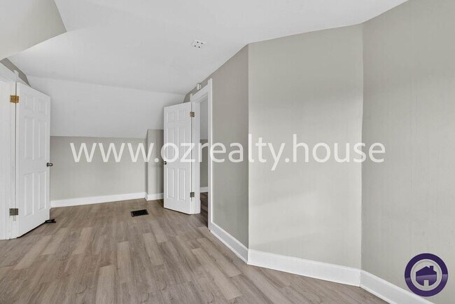 Building Photo - 1840 Marne Ave