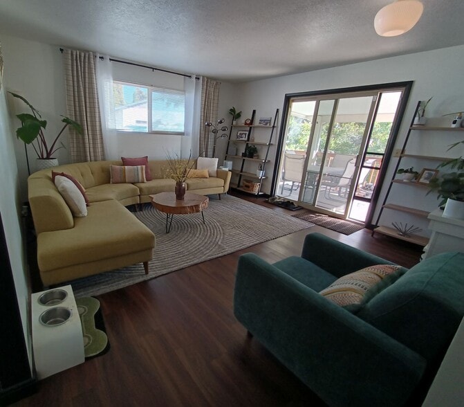 Building Photo - 1656 S Fairway Dr